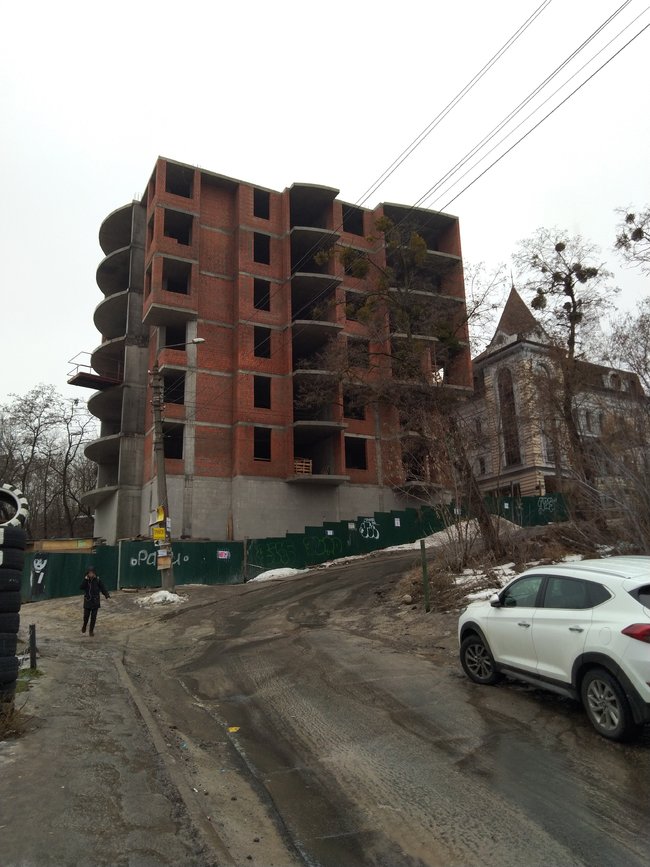 ÐÐ°Ñ€Ð´ÐµÐ¿ Ð‘Ð¸Ð»Ð¾Ð·Ð¸Ñ€ Ð²Ð¾Ð·Ð²Ð¾Ð´Ð¸Ñ‚ Ð½ÐµÐ·Ð°ÐºÐ¾Ð½Ð½ÑƒÑŽ Ð²Ñ‹ÑÐ¾Ñ‚ÐºÑƒ Ð½Ð° ÐŸÐ¾Ð´Ð¾Ð»Ðµ, - ÐÐ°ÑˆÑ– Ð³Ñ€Ð¾ÑˆÑ– 02