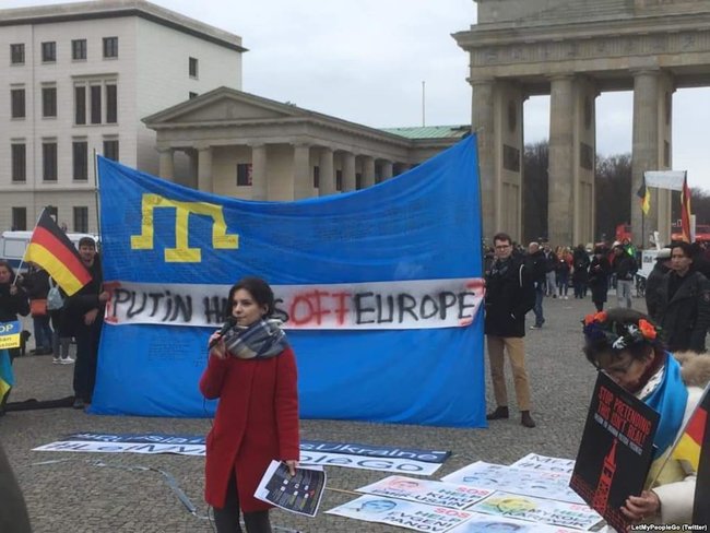 Акция против оккупации Крыма и в поддержку узников Кремля прошла в Берлине 02 Акция против оккупации Крыма и в поддержку узников Кремля прошла в Берлине 02