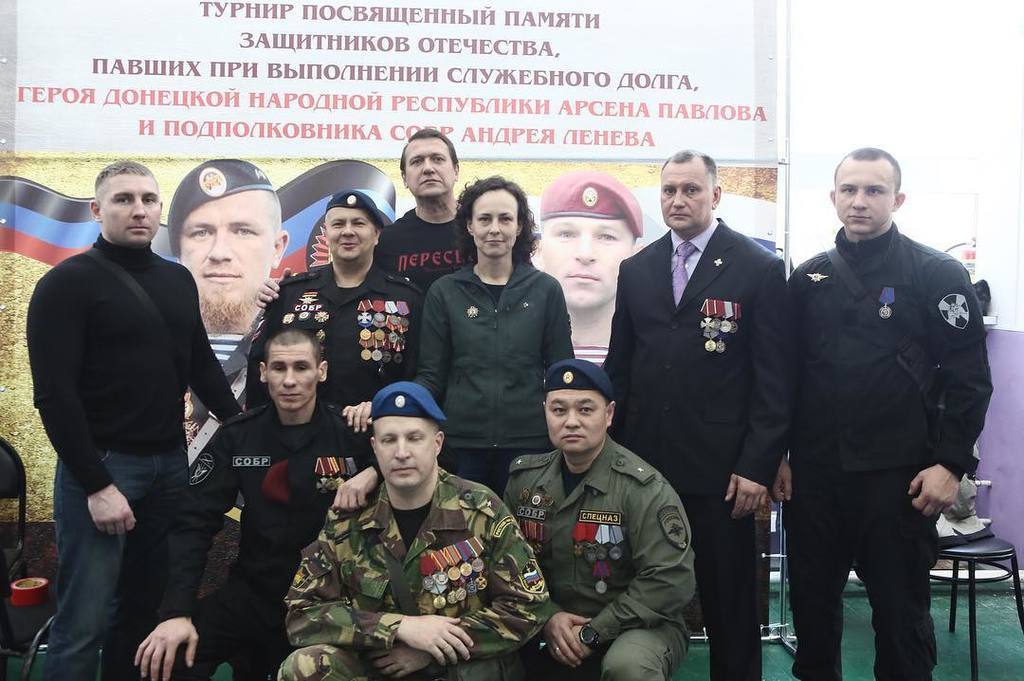 Ð®Ð»Ð¸Ñ Ð§Ð¸Ñ‡ÐµÑ€Ð¸Ð½Ð° (Ð² Ñ†ÐµÐ½Ñ‚Ñ€Ðµ) dqxikeidqxiqqeant