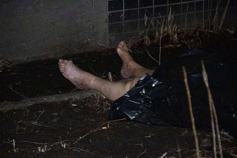 Ð–ÐµÐ½Ñ‰Ð¸Ð½Ð° Ð²Ñ‹Ð¿Ñ€Ñ‹Ð³Ð½ÑƒÐ»Ð° Ð¸Ð· Ð¾ÐºÐ½Ð° Ð¿Ð¾Ð»Ð½Ð¾ÑÑ‚ÑŒÑŽ Ð³Ð¾Ð»Ð¾Ð¹