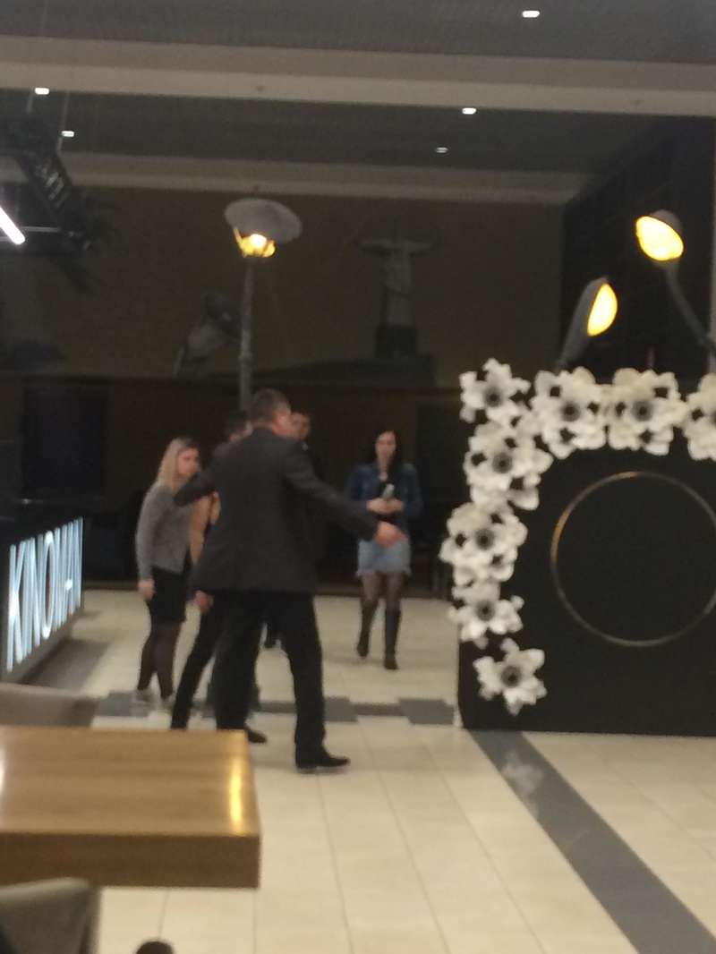 Ðо ÑоÑÐ³Ð¾Ð²Ð¾Ð¼Ñ ÑенÑÑÑ Ð½Ð° ÑлиÑе Ðадима ÐеÑÑмана бегал полÑголÑй мÑжÑина. ФоÑо: СегоднÑ