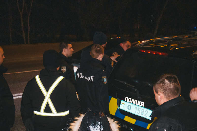 ÐодиÑÐµÐ»Ñ Chevrolet ÑгÑожал пиÑÑолеÑом водиÑÐµÐ»Ñ Ð¸ паÑÑажиÑÑ Mitsubishi dqxikeidqxiqqeant