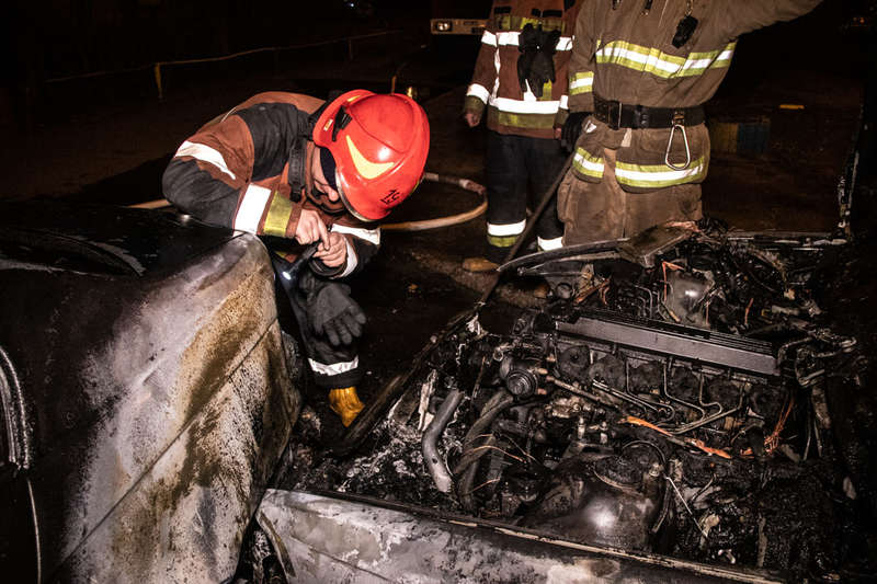 У BMW 3 повÑеждена заднÑÑ ÑаÑÑÑ, но , к ÑÑаÑÑÑÑ, никÑо из лÑдей не поÑÑÑадал Ð¾Ñ Ð¾Ð³Ð½Ñ