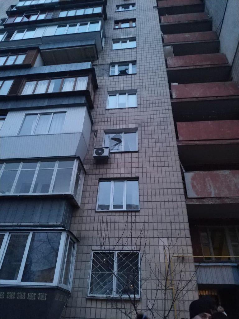 ÐÑнеÑло двеÑи и окна: в Ðиеве пÑогÑемел моÑнÑй взÑÑв в жилом доме