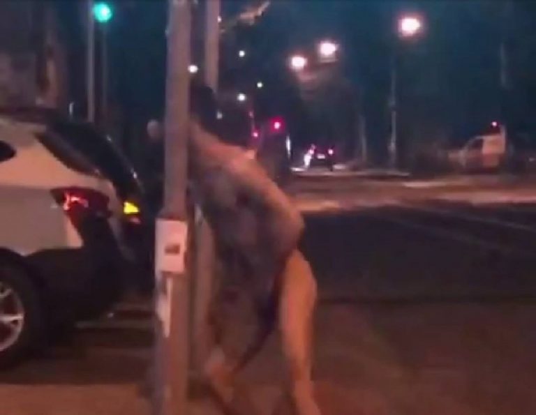 По Одессе бегал голый мужчина dqxikeidqxiqqeant