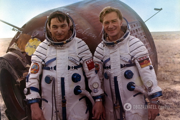 Валерий Быковский и Зигмунд Йен dqxikeidqxiqqeant