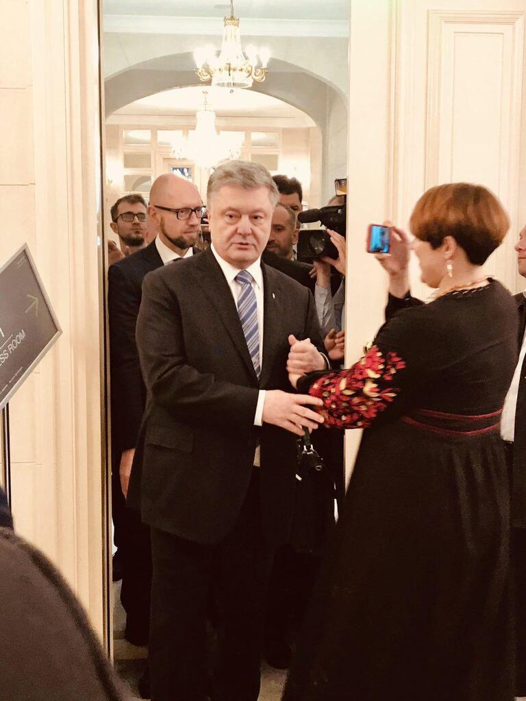 Петр Порошенко и Соня Кошкина dqxikeidqxiqqeant