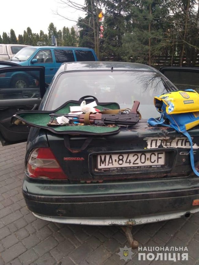 Полсотни рейдеров пытались захватить аграрный кооператив на Киевщине: их задержала полиция 01 Полсотни рейдеров пытались захватить аграрный кооператив на Киевщине: их задержала полиция 01 dqxikeidqxiqqeant