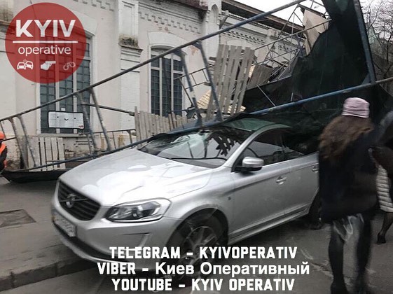 Ðозле «ÐÑÑеналÑной» обÑÑÑили ÑÑÑоиÑелÑнÑе леÑа. ФоÑо: «Ðиев опеÑаÑивнÑй»