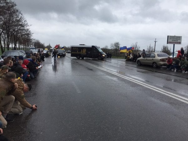 С парамедиком-добровольцем Николаем Волковым, умершим в результате ранения на Донбассе, простились в Мариуполе 05 С парамедиком-добровольцем Николаем Волковым, умершим в результате ранения на Донбассе, простились в Мариуполе 05