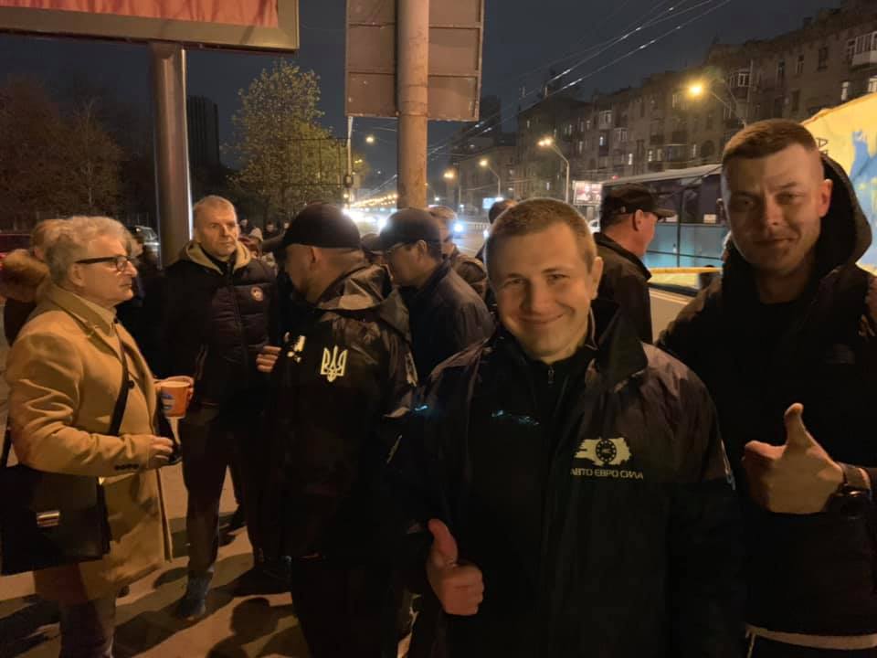 Ждите новую акцию: водители "евроблях" рассказали, как ловили Зеленского и Порошенко. Фото №2 dqxikeidqxiqqeant