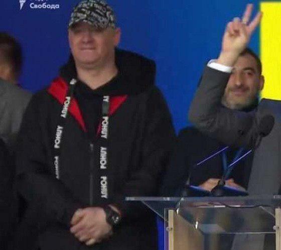 Кошевой сменил матерную толстовку на вышиванку: фото