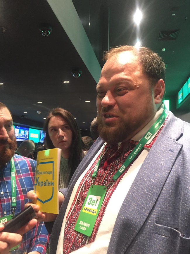 Ð¡Ð¾ Ð’Ð´Ð¾Ð²Ð¾Ð¹ ÐšÐ»Ð¸ÐºÐ¾ Ð¸ Ð¿ÐµÑÐ½ÐµÐ¹ Ð¿Ñ€Ð¾ ÑÐ¾Ð±Ð°ÐºÑƒ: ÐºÐ°Ðº Ð—ÐµÐ»ÐµÐ½ÑÐºÐ¸Ð¹ Ð¿Ñ€Ð°Ð·Ð´Ð½Ð¾Ð²Ð°Ð» ÑÐ²Ð¾ÑŽ Ð¿Ð¾Ð±ÐµÐ´Ñƒ 01 dqxikeidqxiqqeant