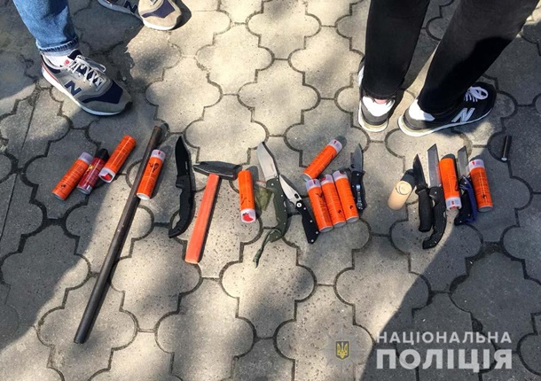 РРовно мÑжÑÐ¸Ð½Ñ Ð² камÑÑлÑже заÑ
ваÑили помеÑение