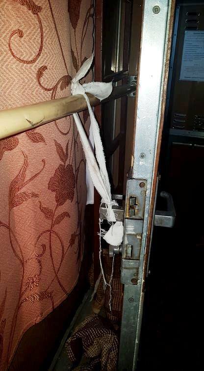 "СÑиÑаÑÑ Ð±Ñдлом!" УÑÐ»Ð¾Ð²Ð¸Ñ Ð² поезде "УкÑзалÑзниÑÑ" Ñазозлили ÑеÑÑ