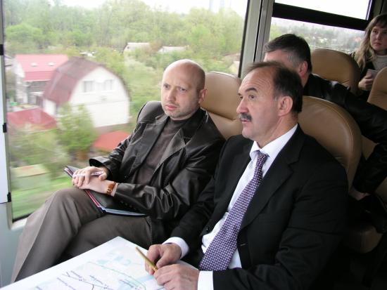 Олексій Кривопішин (праворуч) пережив чотирьох президентів включно з т.в.о. голови держави Олександром Турчиновим.