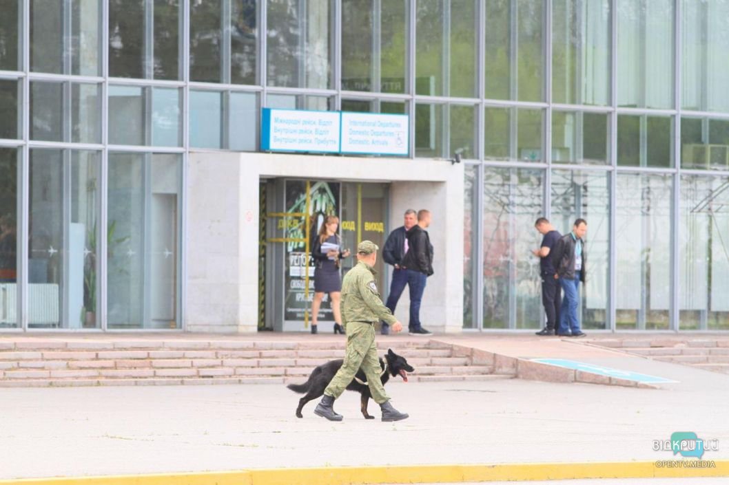 Из аэропорта в Днепре из-за сообщении о минировании эвакуировали людей dqxikeidqxitkant