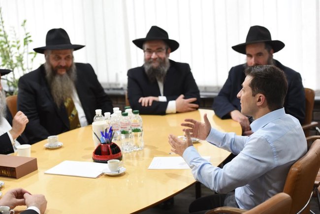 Зеленский в окружении раввинов: новый президент строит диалог с оккупированными территориями 02 Зеленский в окружении раввинов: новый президент строит диалог с оккупированными территориями 02