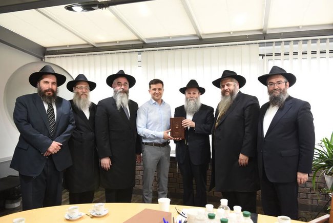 Зеленский в окружении раввинов: новый президент строит диалог с оккупированными территориями 04 Зеленский в окружении раввинов: новый президент строит диалог с оккупированными территориями 04