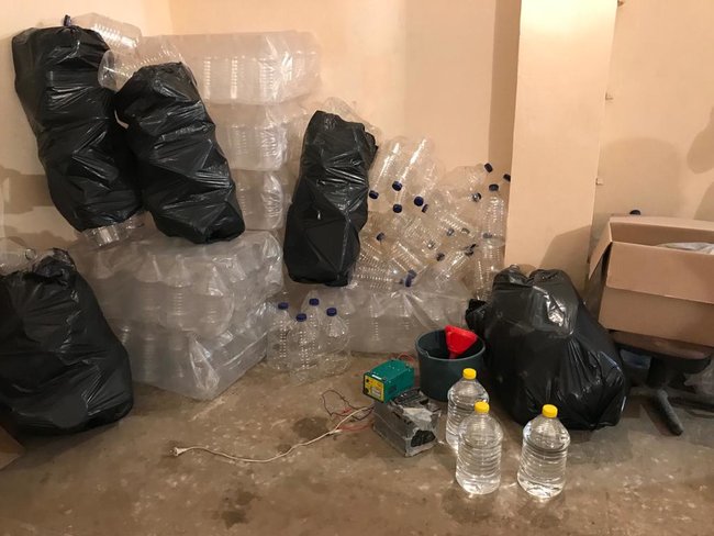 Налоговики ликвидировали на Сумщине подпольный цех по изготовлению фальсификата, в котором ежемесячно перерабатывалось 30 тыс. литров спирта 04 Налоговики ликвидировали на Сумщине подпольный цех по изготовлению фальсификата, в котором ежемесячно перерабатывалось 30 тыс. литров спирта 04