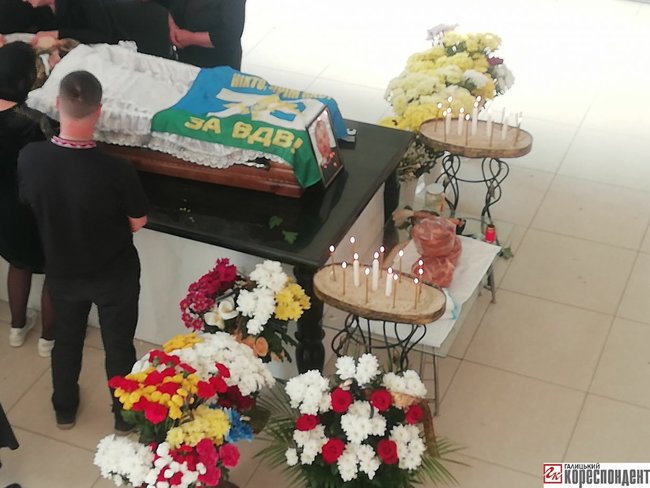 С воином 79-й ОДШБр Василием Джусом, погибшим на Донбассе, простились в Ивано-Франковске 04 С воином 79-й ОДШБр Василием Джусом, погибшим на Донбассе, простились в Ивано-Франковске 04