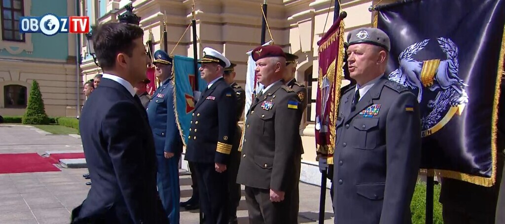 Не отдал воинское приветствие: командующего ССО призвали объяснить демарш против Зеленского dqxikeidqxiqqeant