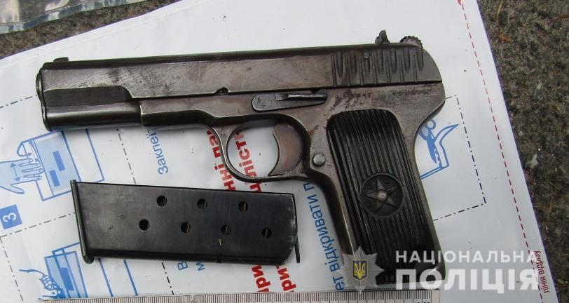 Ð? ÑƒÐ¶Ðµ Ñ‚Ð°Ð¼ Ñƒ Ð½ÐµÐ³Ð¾ Ð¸Ð·ÑŠÑÐ»Ð¸ Ð¿Ð¸ÑÑ‚Ð¾Ð»ÐµÑ‚ Ð¢Ð¢ Ñ 8 Ð¿Ð°Ñ‚Ñ€Ð¾Ð½Ð°Ð¼Ð¸ Ð¸ Ð³Ñ€Ð°Ð½Ð°Ñ‚Ñƒ Ð Ð“Ð”-5