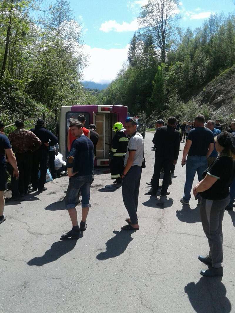 На Закарпатье перевернулся автобус, есть жертвы dqxikeidqxiqqeant