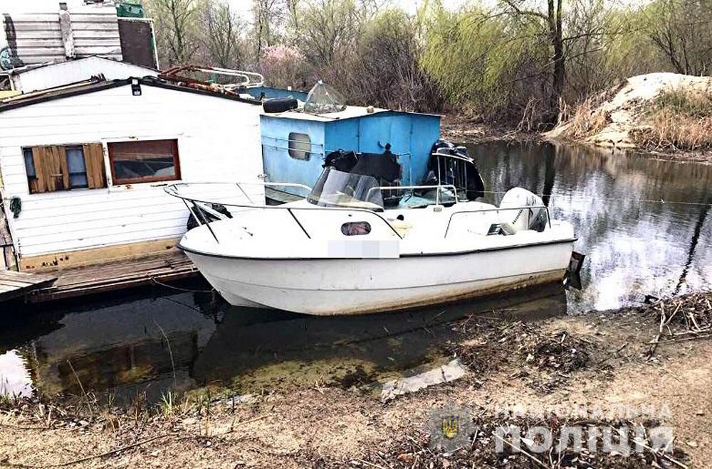 Ð Ð¼Ð¾Ð¼ÐµÐ½Ñ Ð·Ð°Ð´ÐµÑÐ¶Ð°Ð½Ð¸Ñ Ð¾Ð½ наÑ
одилÑÑ Ð² нем Ñ Ð´ÑÑгом и двÑÐ¼Ñ Ð¶ÐµÐ½Ñинами