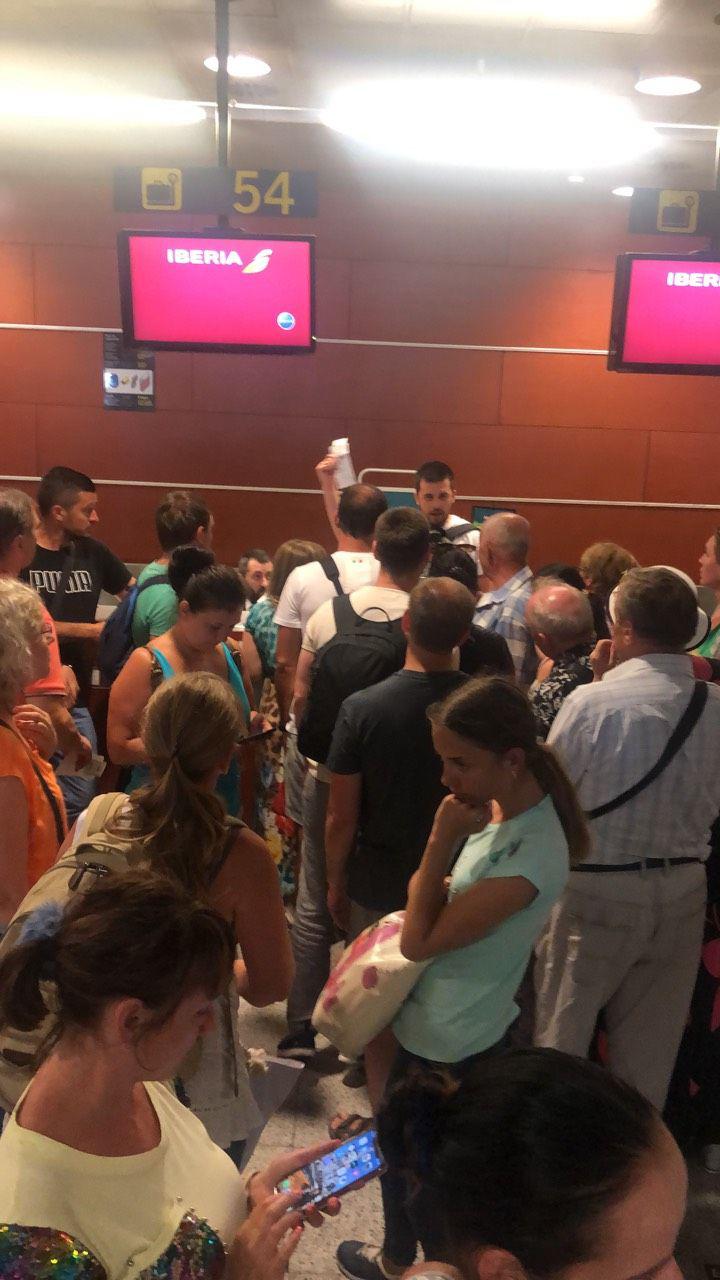 Ð ÐаÑÑелоне около 200 ÑкÑаинÑев не могÑÑ Ð²ÑлеÑеÑÑ Ð¸Ð·-за неиÑпÑавноÑÑи ÑамолеÑа компании SkyUp dqxikeidqxiqqeant