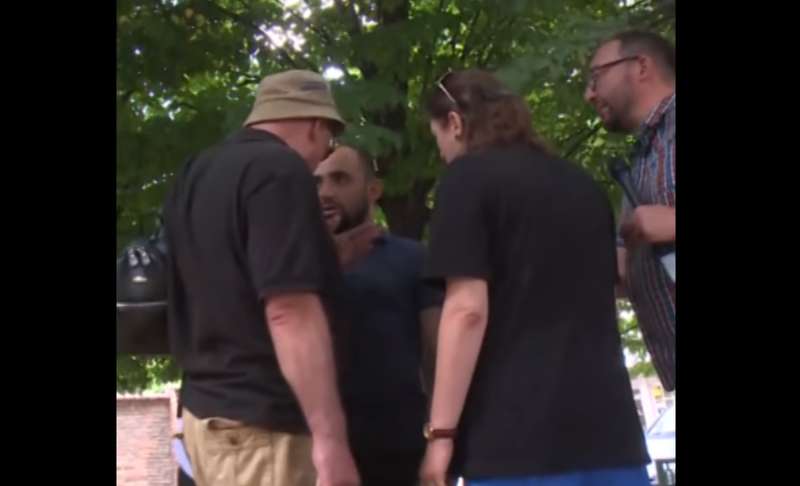 Ð ÐÑÑзии побили пÑопагандиÑÑов ÐÑÑина: конÑÐ»Ð¸ÐºÑ Ð¿Ð¾Ð¿Ð°Ð» на видео dqxikeidqxitkant