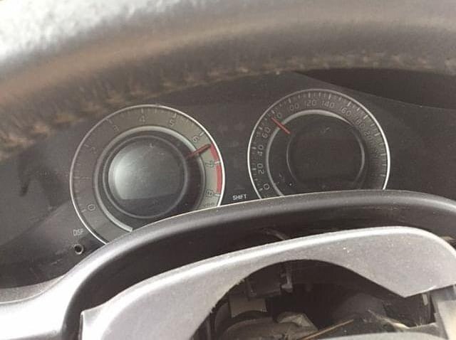 В Харькове машина на скорости протаранила мэрию: фото с места ЧП