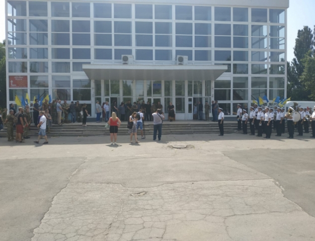 Ð’ ХерÑоне прощаютÑÑ Ñ Ð¿Ð¾Ð³Ð¸Ð±ÑˆÐµÐ¹ при обÑтреле Ñанитарного Ð°Ð²Ñ‚Ð¾Ð¼Ð¾Ð±Ð¸Ð»Ñ Ð½Ð° ДонбаÑÑе Ð?риной Шевченко 11