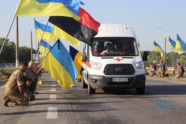 Ð’ ХерÑоне прощаютÑÑ Ñ Ð¿Ð¾Ð³Ð¸Ð±ÑˆÐµÐ¹ при обÑтреле Ñанитарного Ð°Ð²Ñ‚Ð¾Ð¼Ð¾Ð±Ð¸Ð»Ñ Ð½Ð° ДонбаÑÑе Ð?риной Шевченко 06