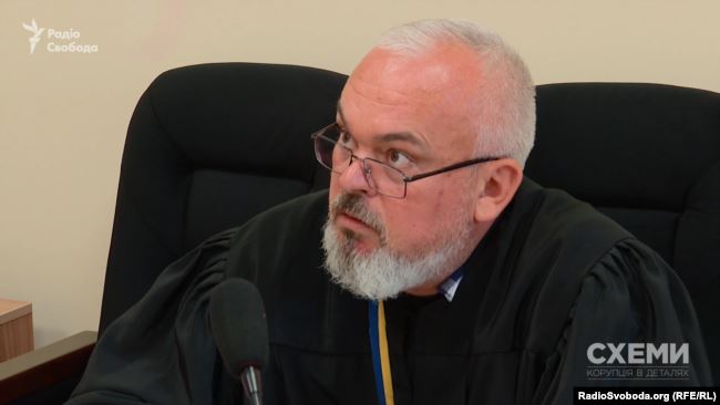 Суддя Смолій 17 квітня мав бути на кваліфоцінюванні – але в реєстрі є низка його судових ухвал