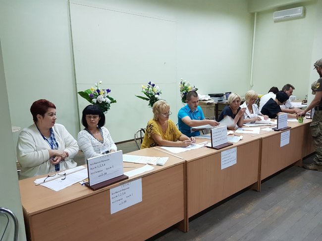 В Бахмуте проголосовала 15-летняя девушка 02 В Бахмуте проголосовала 15-летняя девушка 02 dqxikeidqxitkant