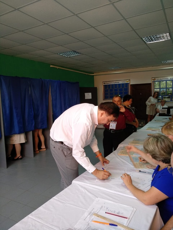 На изображении может находиться: 1 человек, в помещении