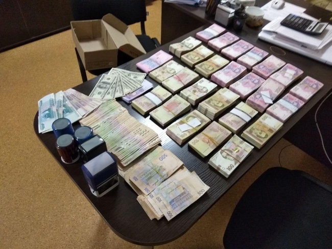 На Полтавщине налоговой милицией и СБУ ликвидирован межрегиональный конвертцентр с оборотом 100 млн грн 05 На Полтавщине налоговой милицией и СБУ ликвидирован межрегиональный конвертцентр с оборотом 100 млн грн 05