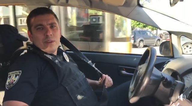 "Мусорила!": Двое полицейских опозорились прямо в центре Киева, видео dqxikeidqxiqqeant