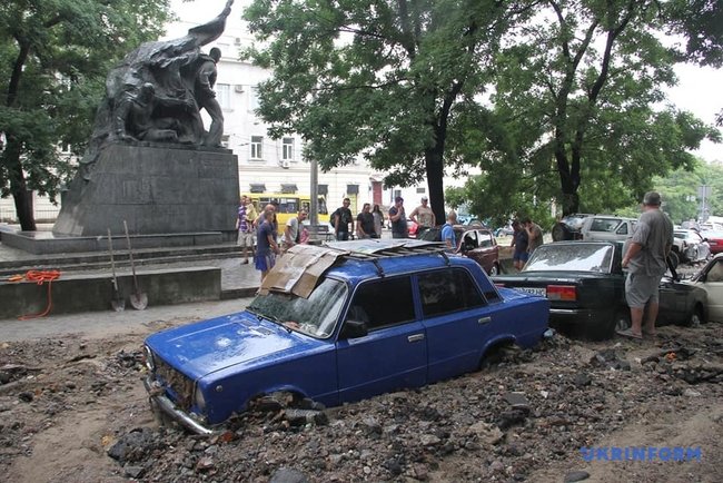 ÐоÑной ÑÑаган в ÐдеÑÑе повалил деÑÑÑки деÑевÑев, обоÑвал пÑовода, повÑедил ÑÑанÑпоÑÑ 02 dqxikeidqxitkant