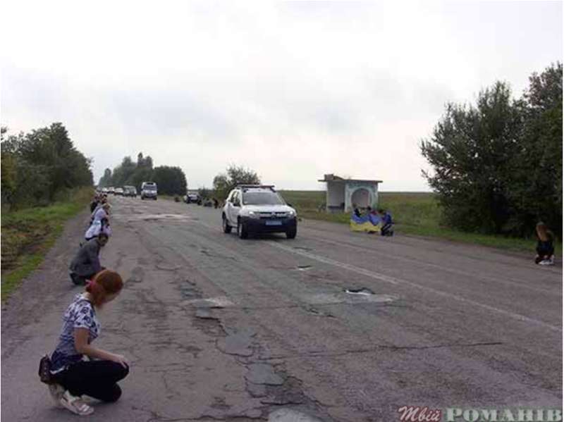 Местный жители вышли отдать дань памяти Герою
