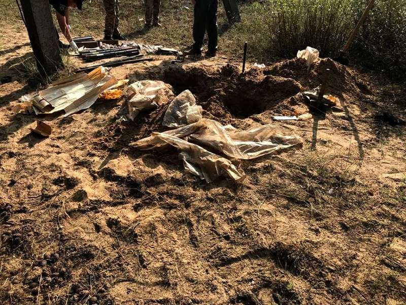 На Луганщині СБУ виявила схованку зі зброєю. ФОТО dqxikeidqxitkant