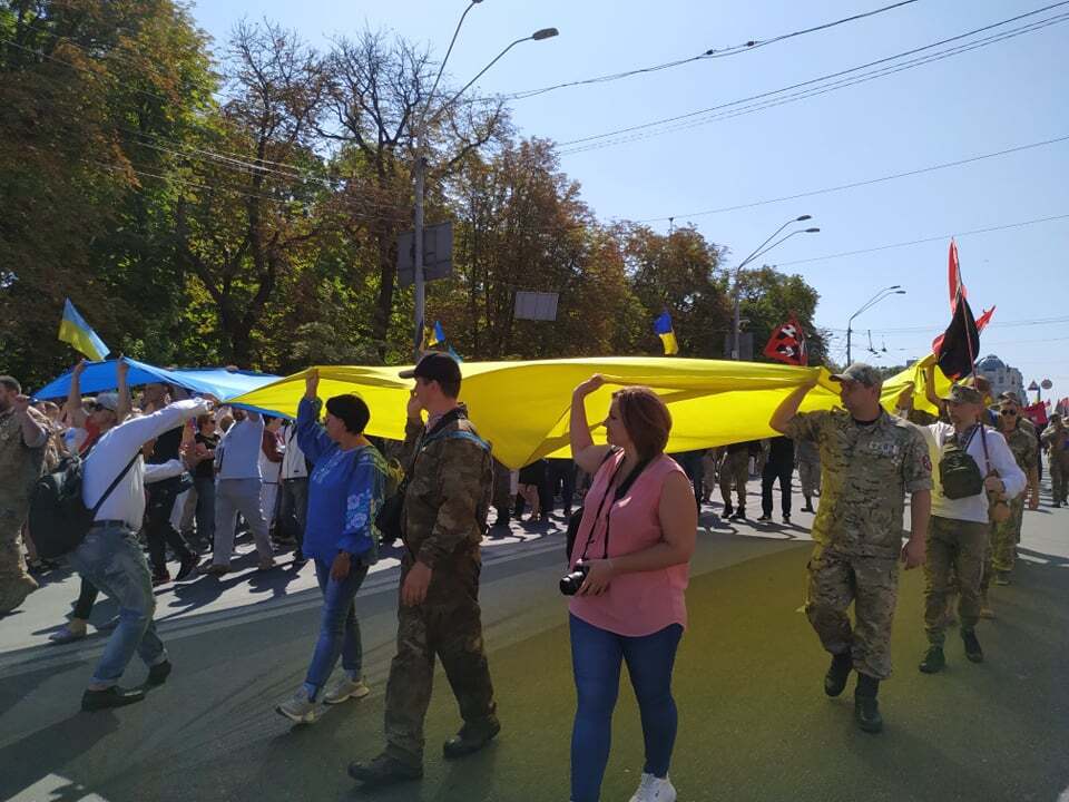 На Майдане после Зеленского устроили трогательный марш с овациями