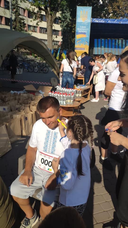 Климкин принял участие в забеге в вышиванках в Ивано-Франковске Климкин принял участие в забеге в вышиванках в Ивано-Франковске dqxikeidqxiqqeant