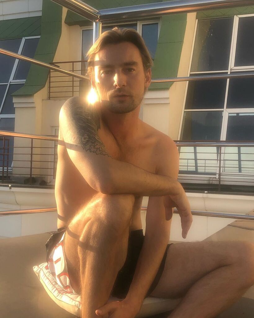 "Возбуждение": Полуголый Алан Бадоев показал, как отдыхает после "парада" dqxikeidqxitkant
