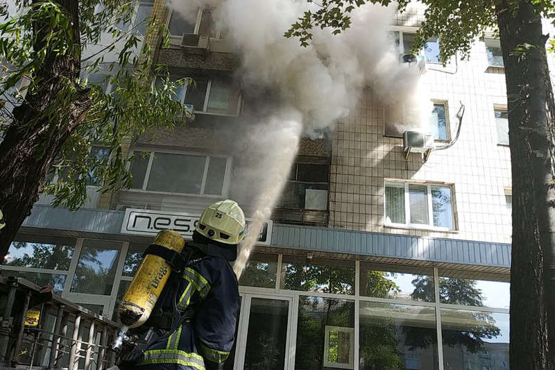 Ð›ÑŽÐ´Ð¸ ÑƒÑÐ¿ÐµÐ»Ð¸ Ð²Ð¾Ð²Ñ€ÐµÐ¼Ñ Ð¿Ð¾ÐºÐ¸Ð½ÑƒÑ‚ÑŒ Ð³Ð¾Ñ€ÑÑ‰ÐµÐµ Ð¿Ð¾Ð¼ÐµÑ‰ÐµÐ½Ð¸Ðµ Ð¸ Ð²Ñ‹Ð·Ð²Ð°Ñ‚ÑŒ ÑÐ»ÑƒÐ¶Ð±Ñƒ  dqxikeidqxitkant