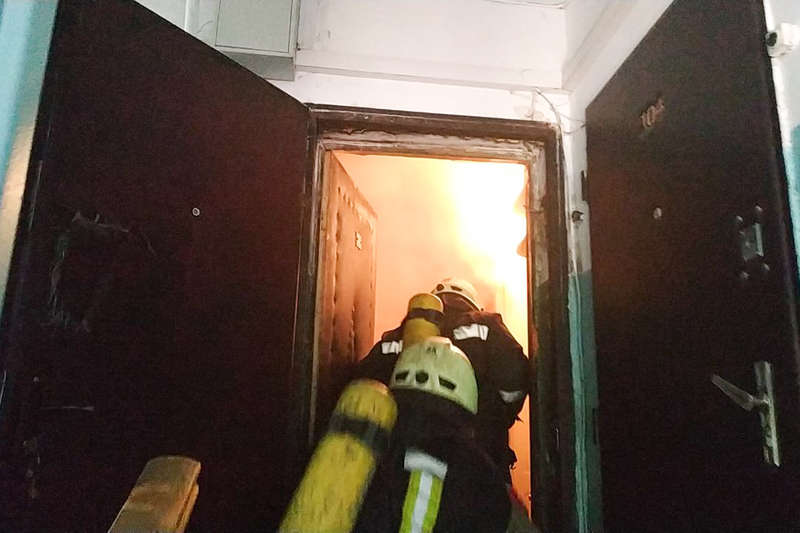 ÐžÐ³Ð¾Ð½ÑŒ ÑÐ¸Ð»ÑŒÐ½Ð¾ Ð¿Ð¾Ð²Ñ€ÐµÐ´Ð¸Ð» Ð¿Ð¾Ð¼ÐµÑ‰ÐµÐ½Ð¸Ðµ, Ð¾Ð´Ð½Ð°ÐºÐ¾, Ðº ÑÑ‡Ð°ÑÑ‚ÑŒÑŽ, Ð¾Ð±Ð¾ÑˆÐ»Ð¾ÑÑŒ Ð±ÐµÐ· Ð¶ÐµÑ€Ñ‚Ð² 