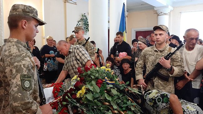 Украинского воина погибшего на Донбассе Александра Грицаюка похоронили в Черкасской области 04 Украинского воина погибшего на Донбассе Александра Грицаюка похоронили в Черкасской области 04