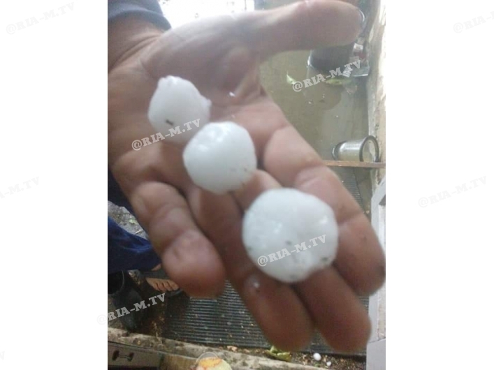 На Запорожье выпал град