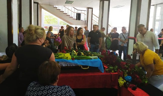 С погибшим от пули снайпера воином 53-й ОМБр Михаилом Ткачишиным простились в Херсоне 02 С погибшим от пули снайпера воином 53-й ОМБр Михаилом Ткачишиным простились в Херсоне 02